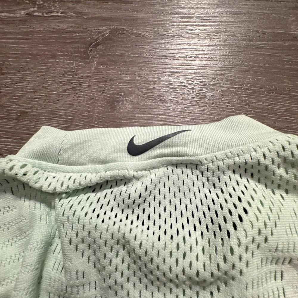 Nike Tank Top Womens Medium Green Nylon City Ready Seamless Mesh Crop CU5190-336
